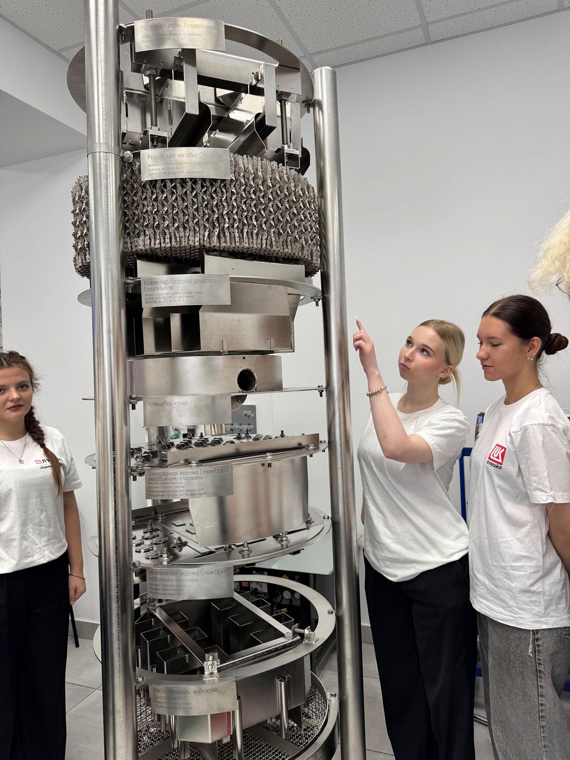 Макет внутренних контактных устройств колонны Сплитекс передан образовательному заведению в г. Саратове